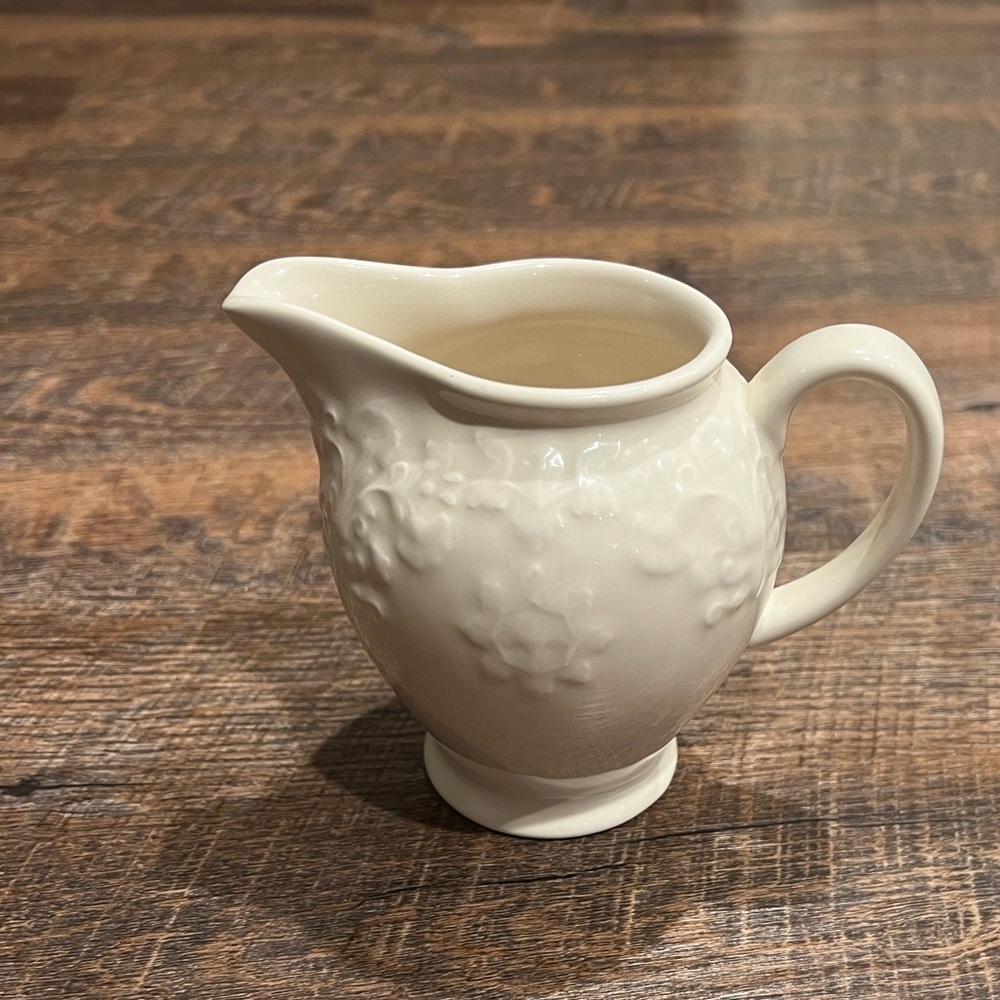 Biltmore 8 oz Creamer in Cream